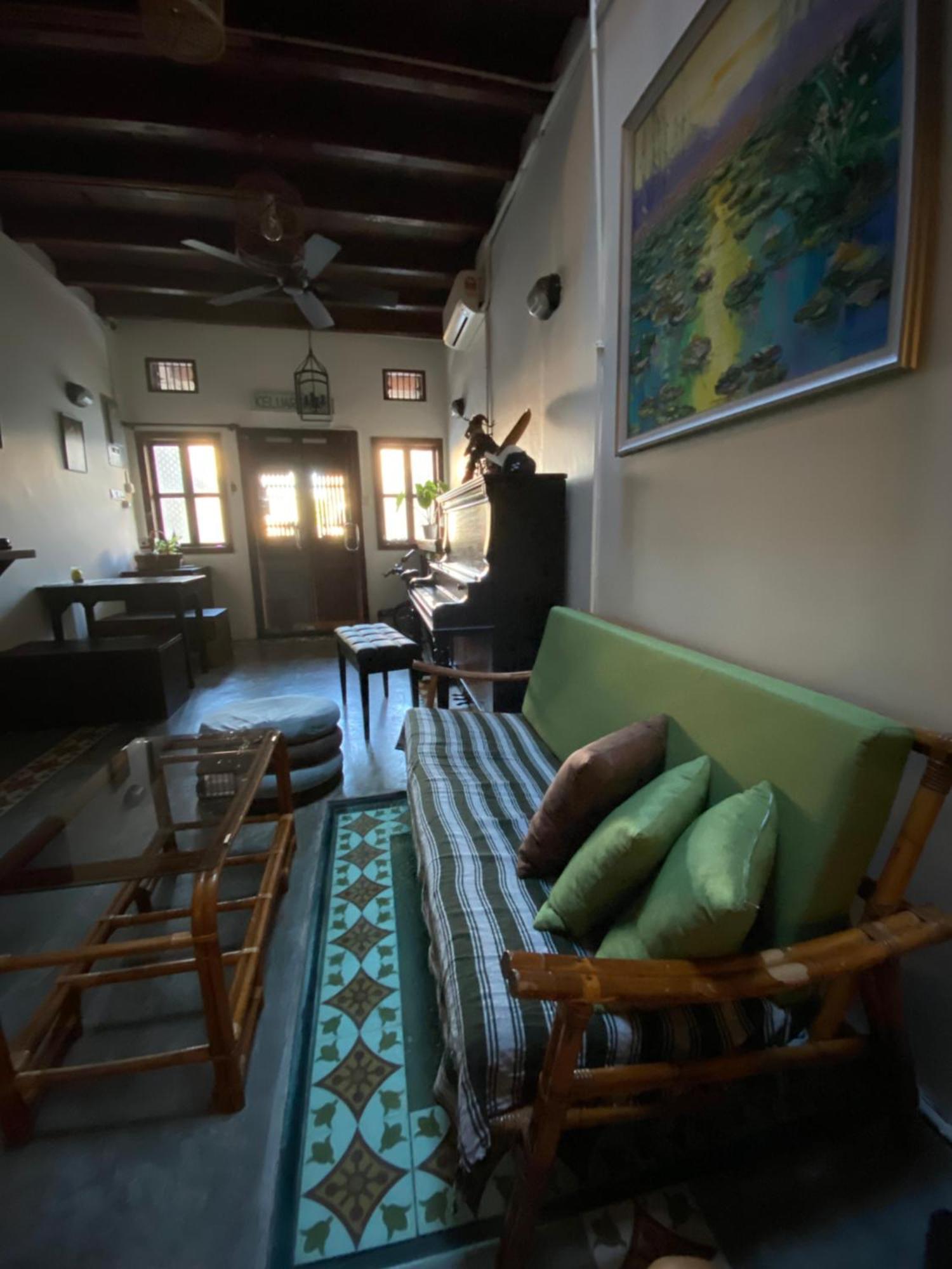 Homs Female Hostel George Town Eksteriør billede